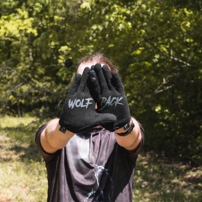 Gloves - Howling Wolf