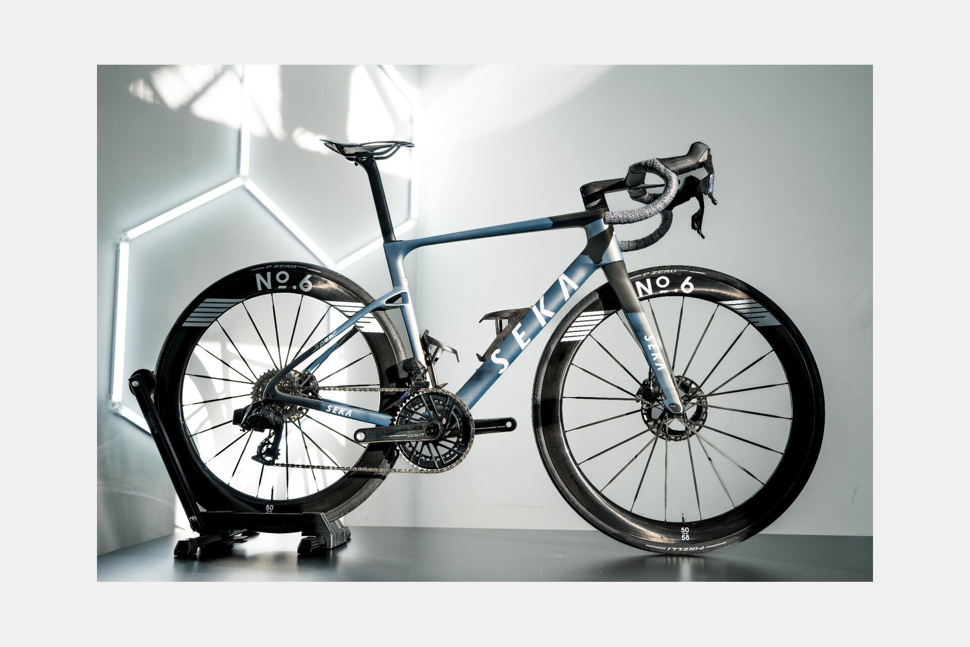 Seka Spear RDC Twilight Blue – Komplettbike Antriebsseite mit No.6 50/58 Carbon