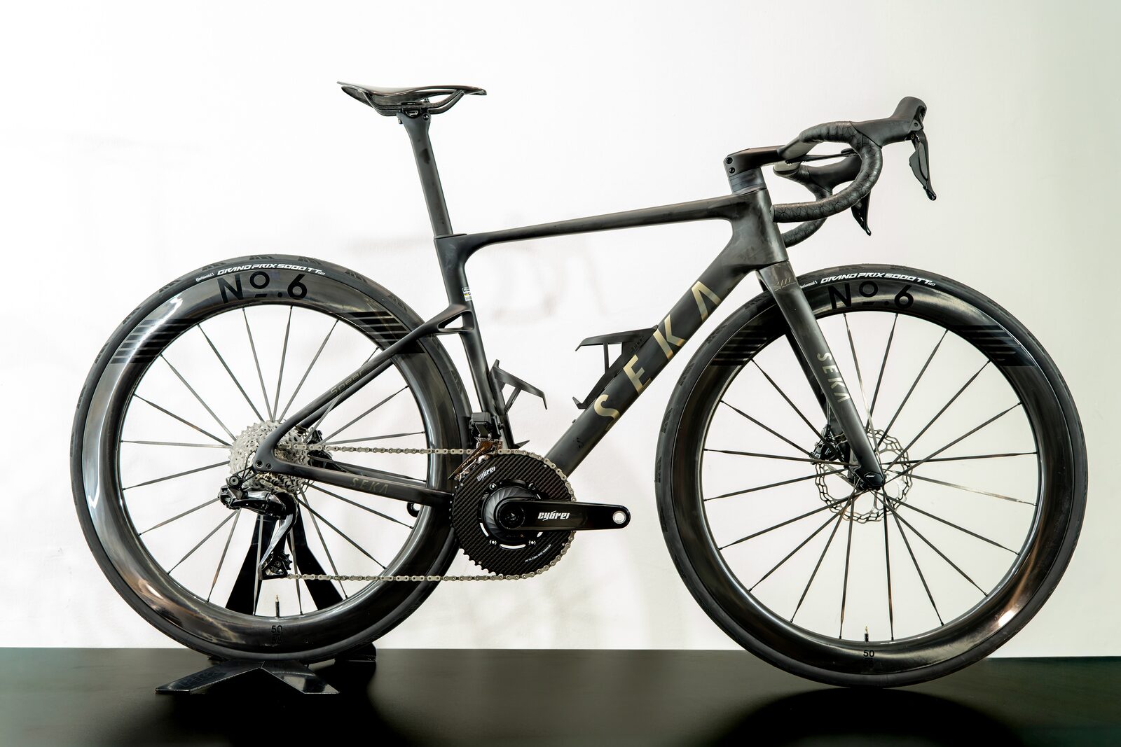 Seka Spear RDC Shadow Black – Hero Studio Shot